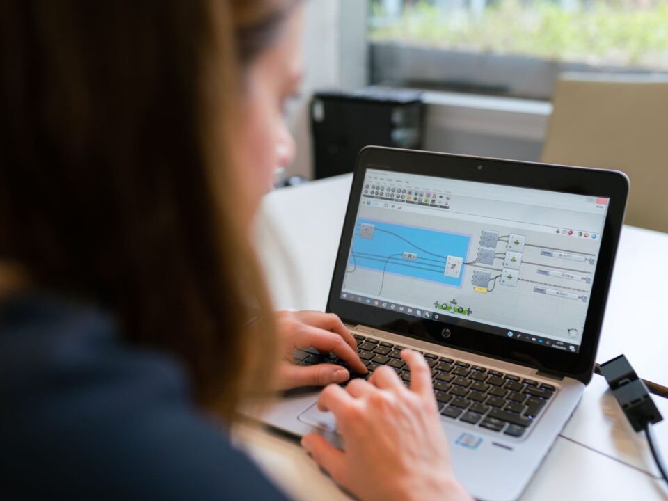 Laptop met een geautomatiseerde workflow